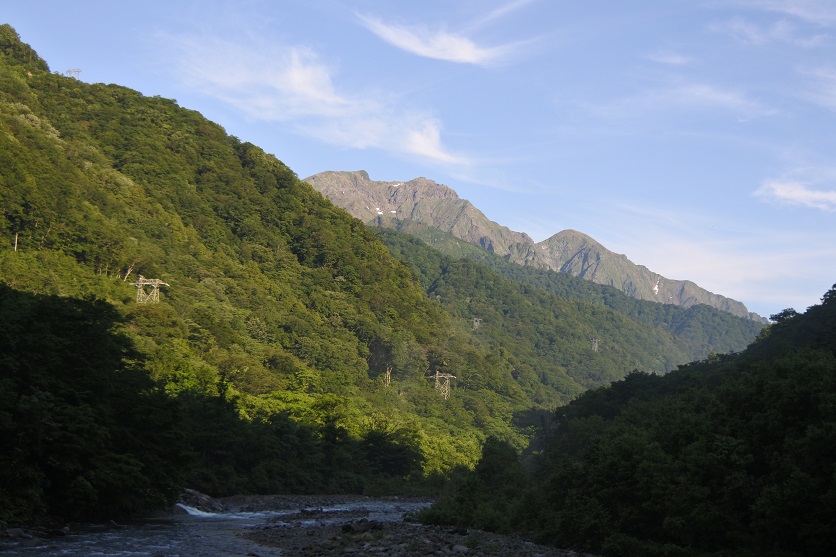 湯桧曽公園付近より谷川岳