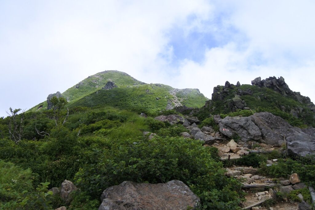 岩木山登山道から岩木山山頂　（青森県）