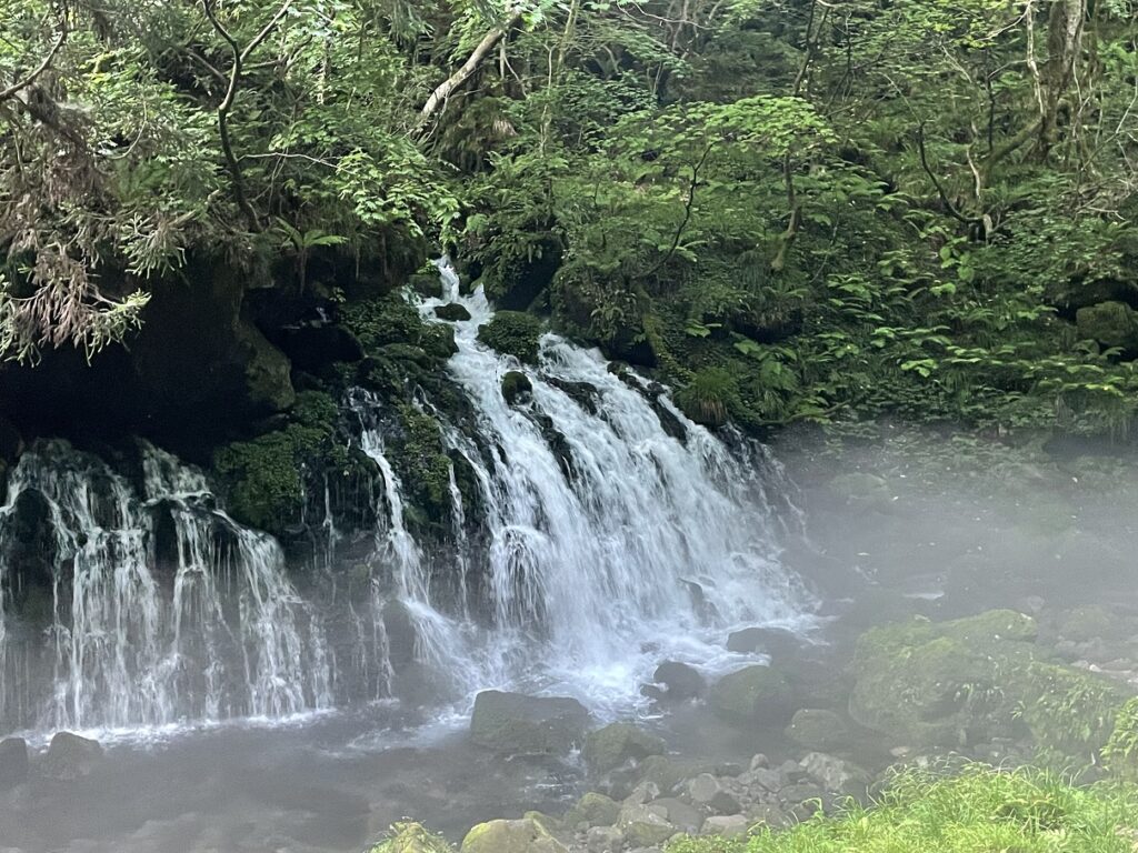 元滝伏流水と霧　（秋田県）