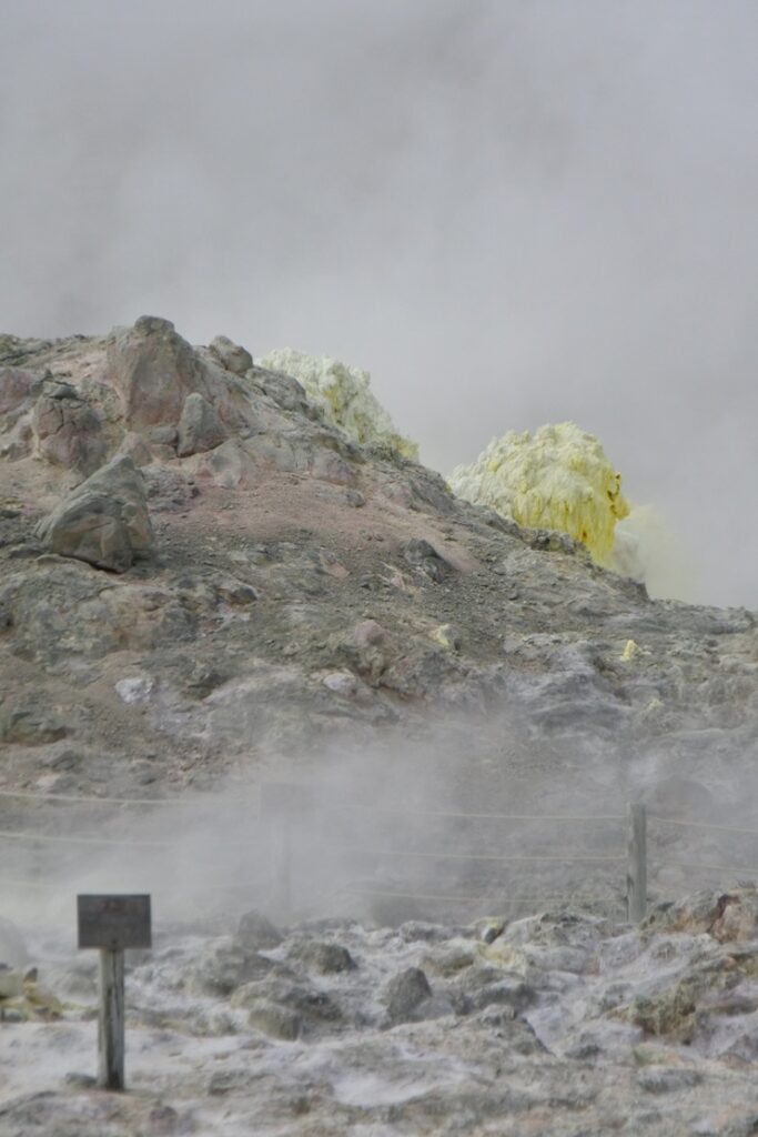 屈斜路湖　硫黄山　噴気口